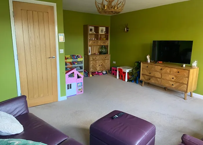 Central Beverley 4-Bedroom Townhouse