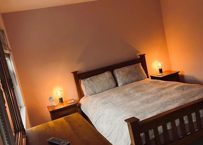 Central Beverley 4-Bedroom Townhouse